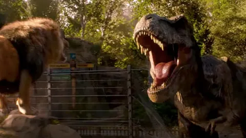 “两会聚焦：体育总局局长高志丹畅谈三大球发展新动向”